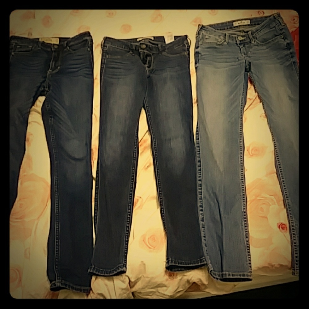 3 pair Hollister jeans 3s 3 short waist 26